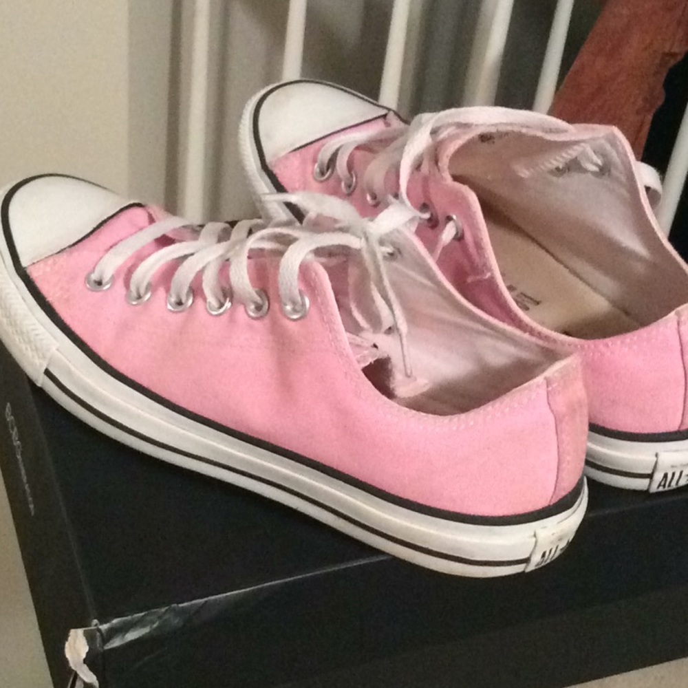 Light pink converse